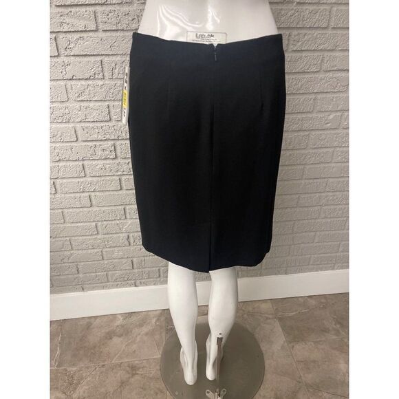 Nygard Petite Black 2 Piece Crape Skirt Suit Size 8P Skirt (6P jacket) - Picture 4 of 11